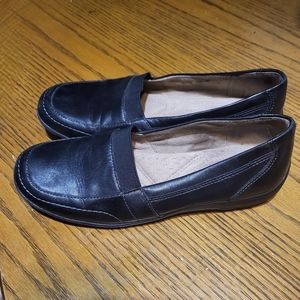 Women's Naturalizer slip on shoes